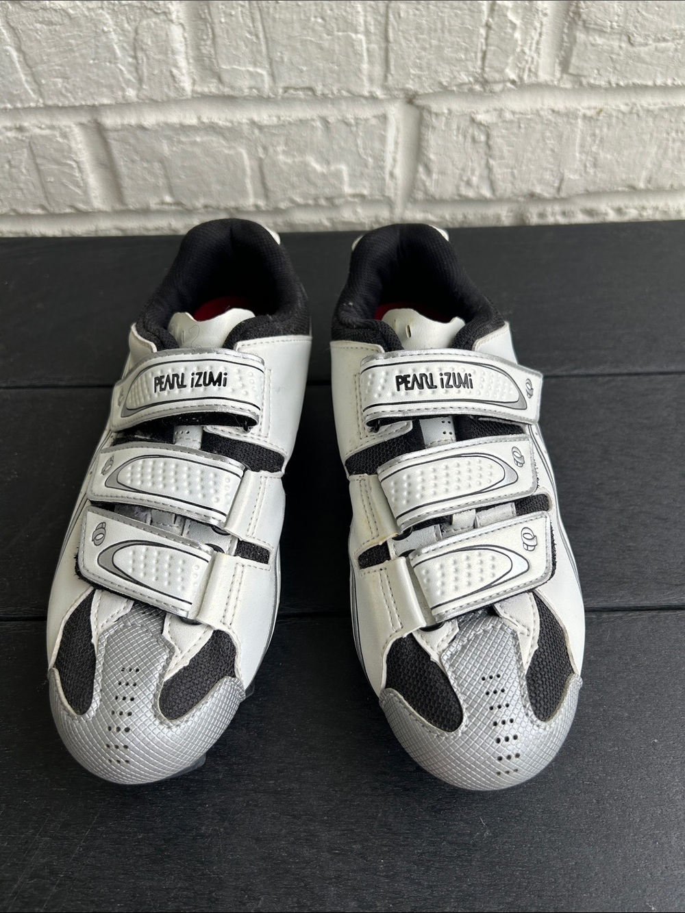 Pearl Izumi White and Black Cycling Shoes with Triple Straps